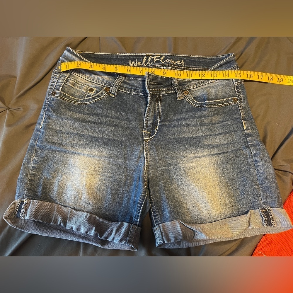 Wallflowers shorts size 7